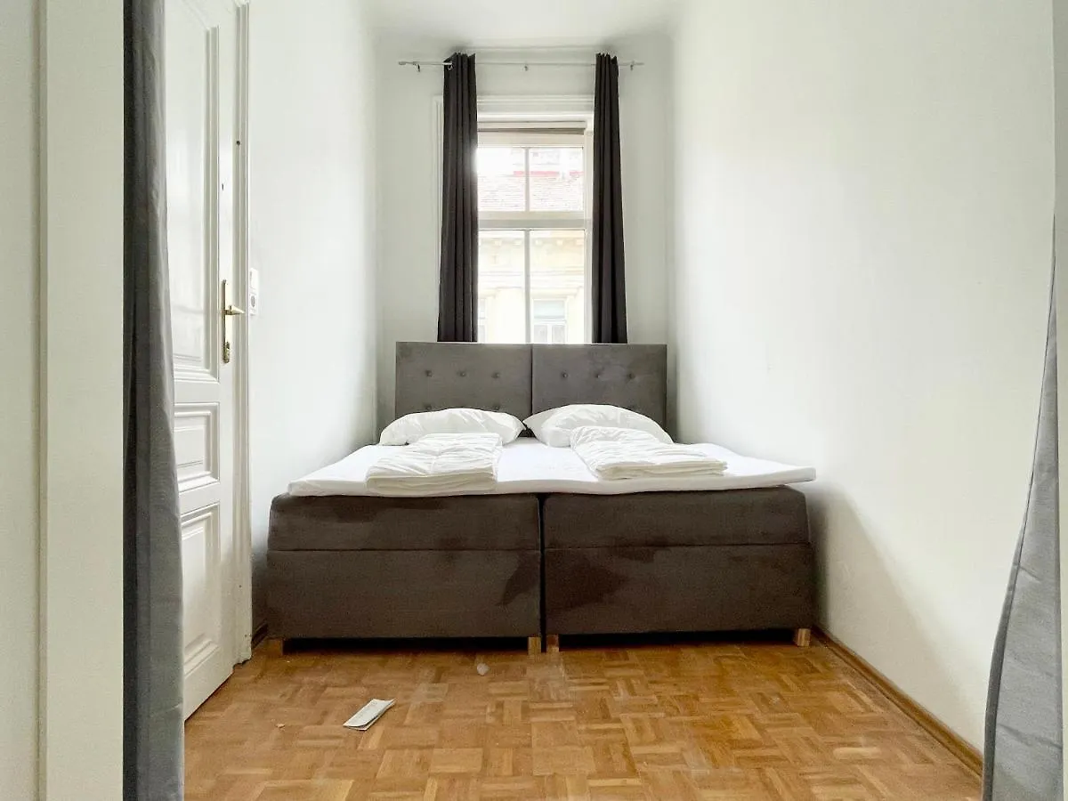 Elegant Residence At Famous Vienna Kutschkermarkt